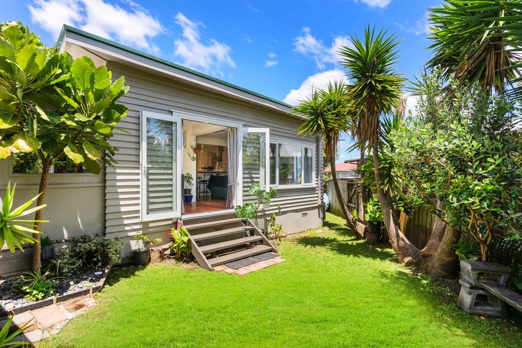 1/137A View Road, Sunnyvale, Waitakere City, Auckland - Carousel 2
