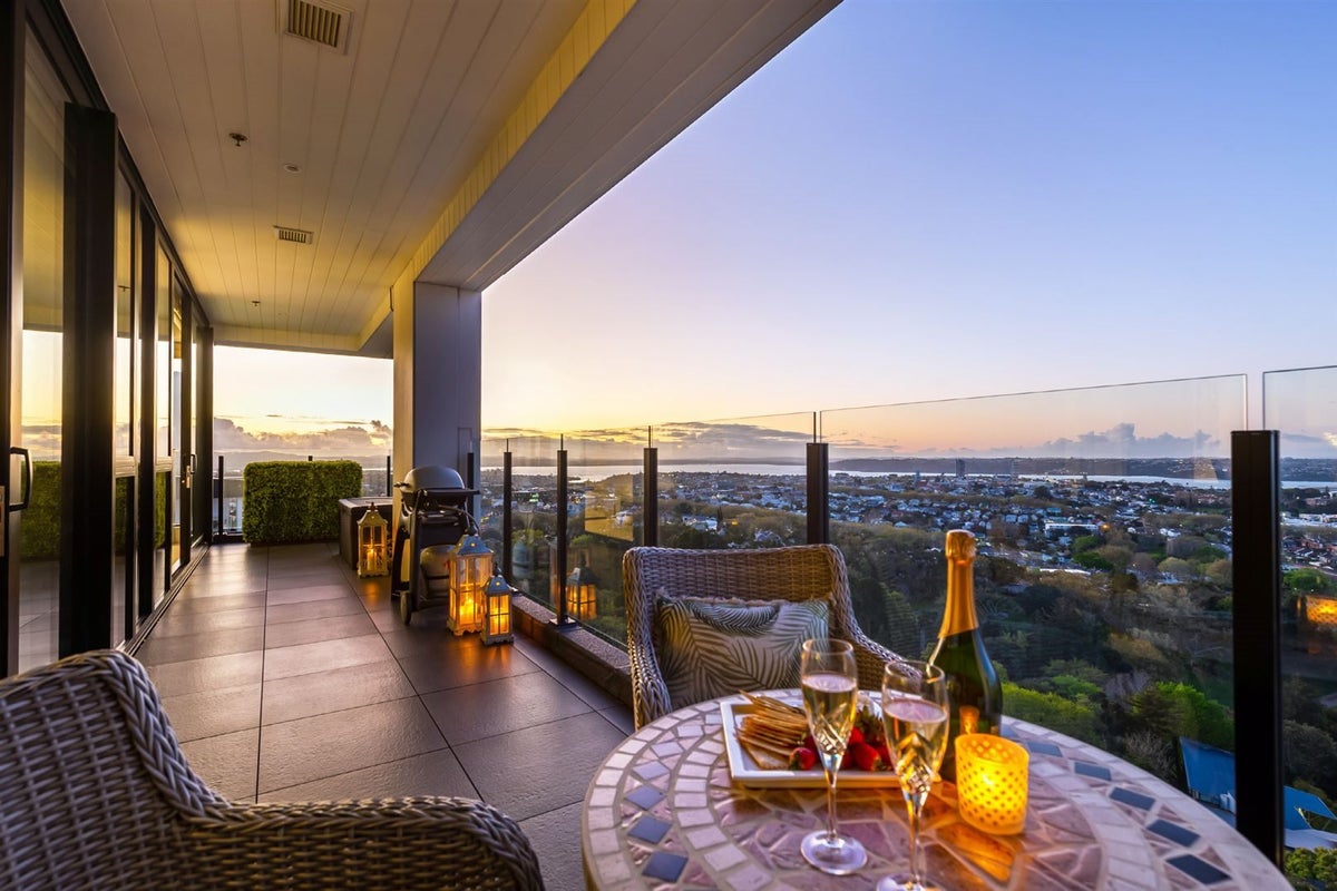1709/8 Hereford Street, Freemans Bay, Auckland - Carousel 1