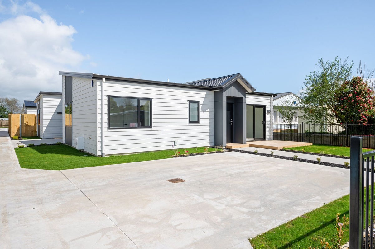 1/239 Tramway Road, Enderley, Hamilton, Waikato - Carousel 1
