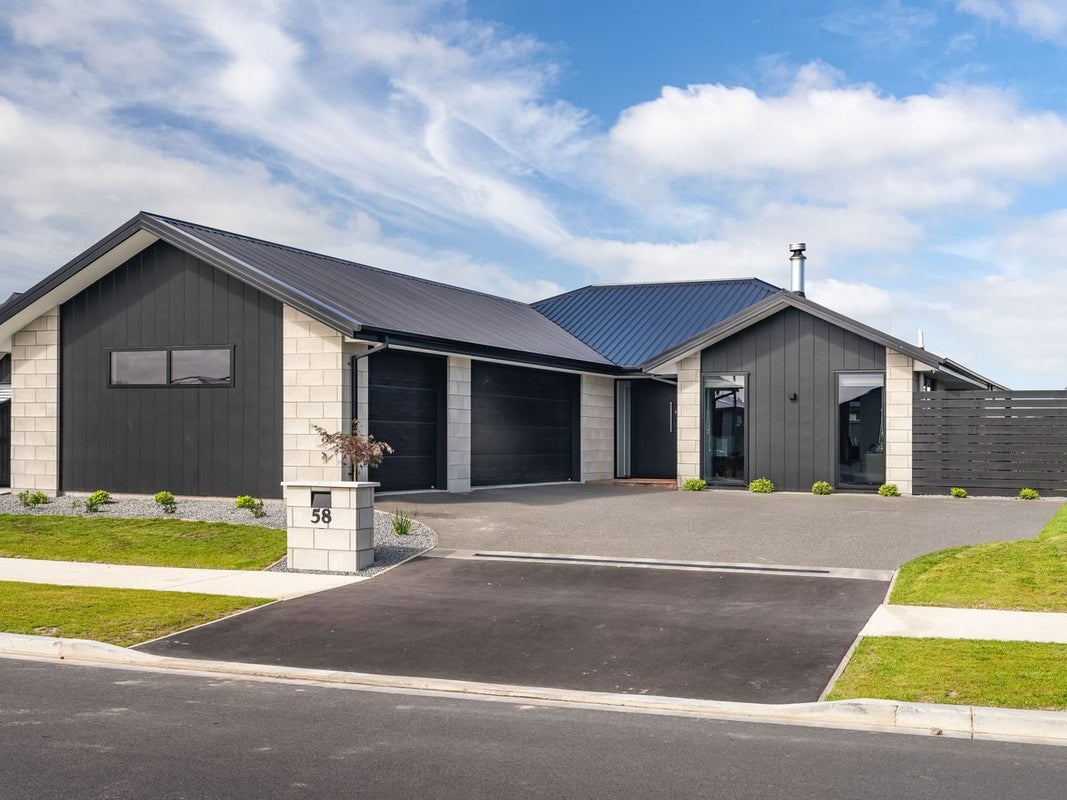 58 Whitehorn Drive, Lincoln, Lincoln - Carousel 1