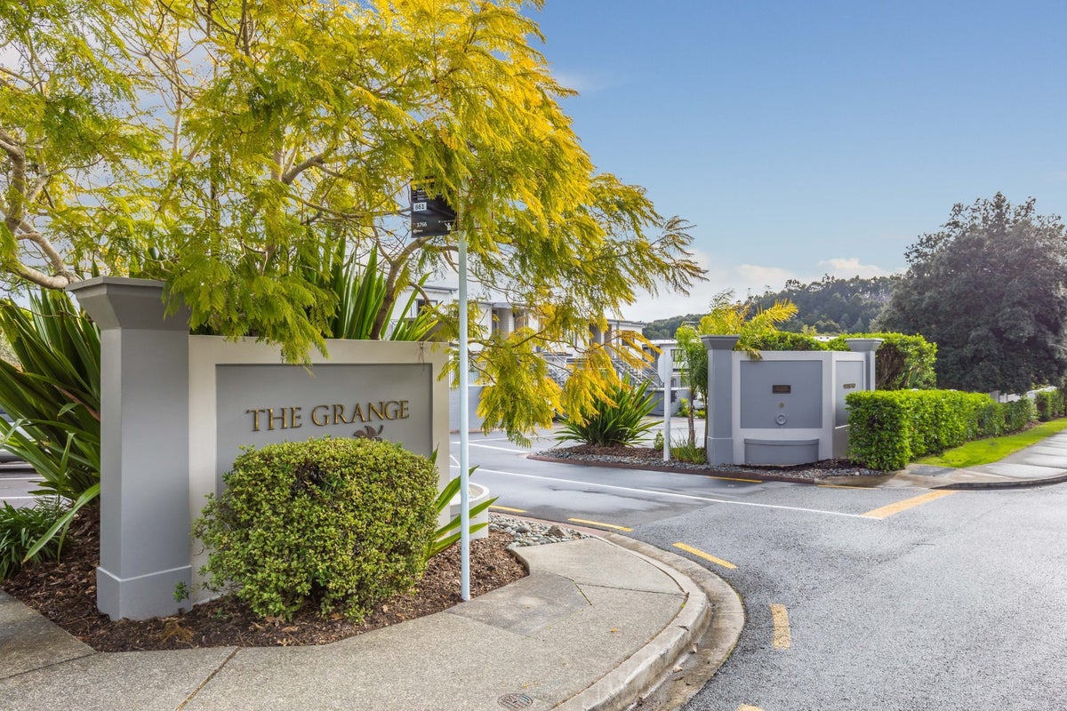 15/92 Bush Road, Albany, Auckland - Carousel 1