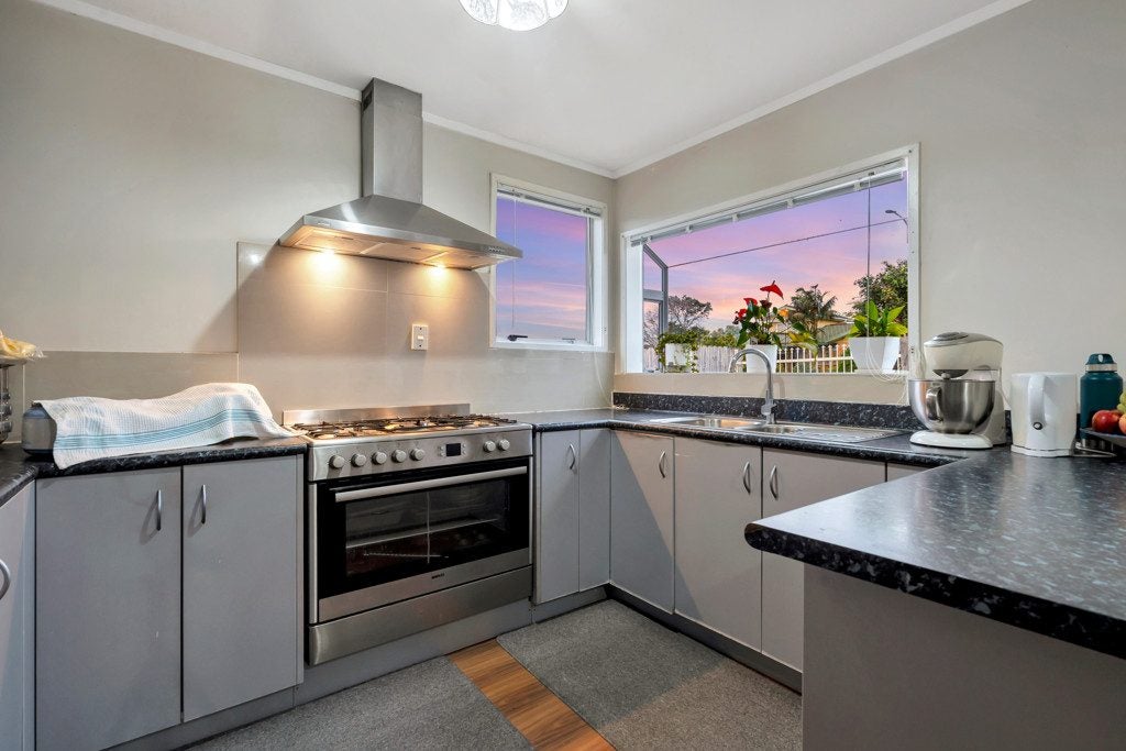 7 Belinda Avenue, Flat Bush, Auckland - Carousel 2