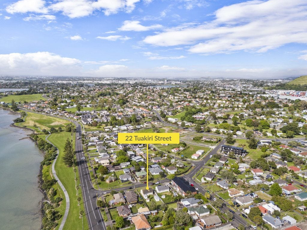22 Tuakiri Street, Point England, Auckland - Carousel 2