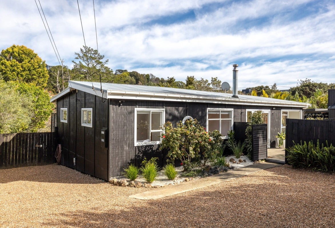 477 Sea View Road, Onetangi, Waiheke Island - Carousel 1