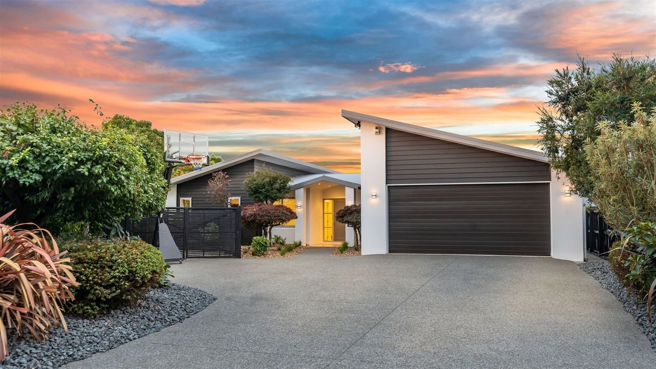 8 Springwater Avenue, Northwood, Christchurch - Carousel 1
