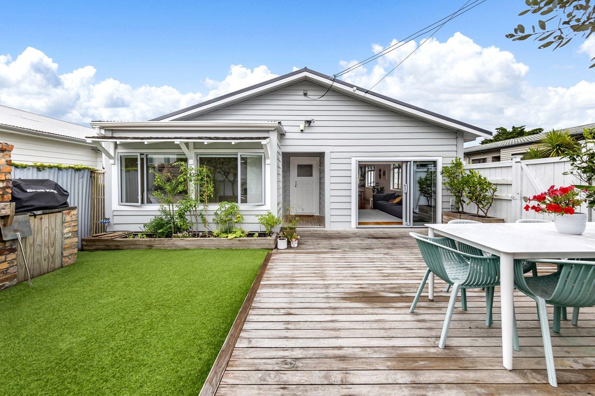 240 Meola Road, Point Chevalier, Auckland - Carousel 1