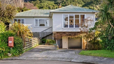 23 Frederick Street, Tawa, Wellington - Carousel 1