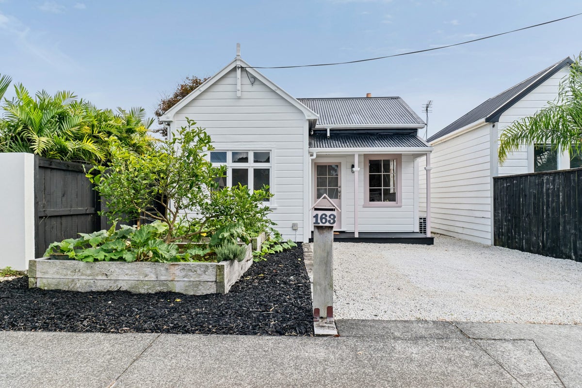 163 Lemon Street, Strandon, New Plymouth - Carousel 12