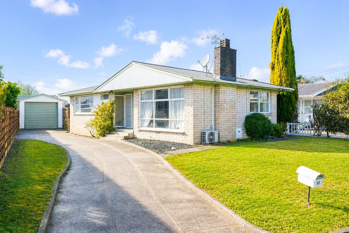 44 Betley Crescent, Fairview Downs, Hamilton - Carousel 1
