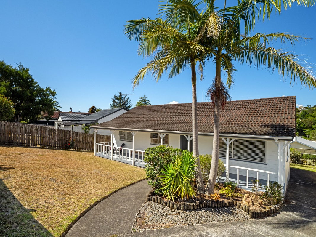 38 John Downs Drive, Browns Bay, Auckland - Carousel 2