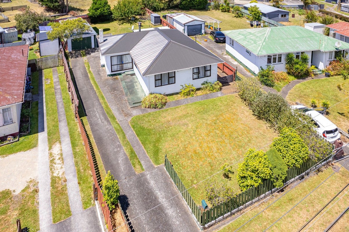 102 Talbot Street, Whanganui East, Whanganui - Carousel 2