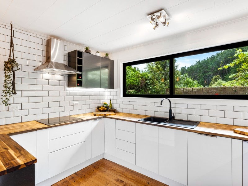 136A Pinehaven Road, Pinehaven, Upper Hutt - Carousel 2