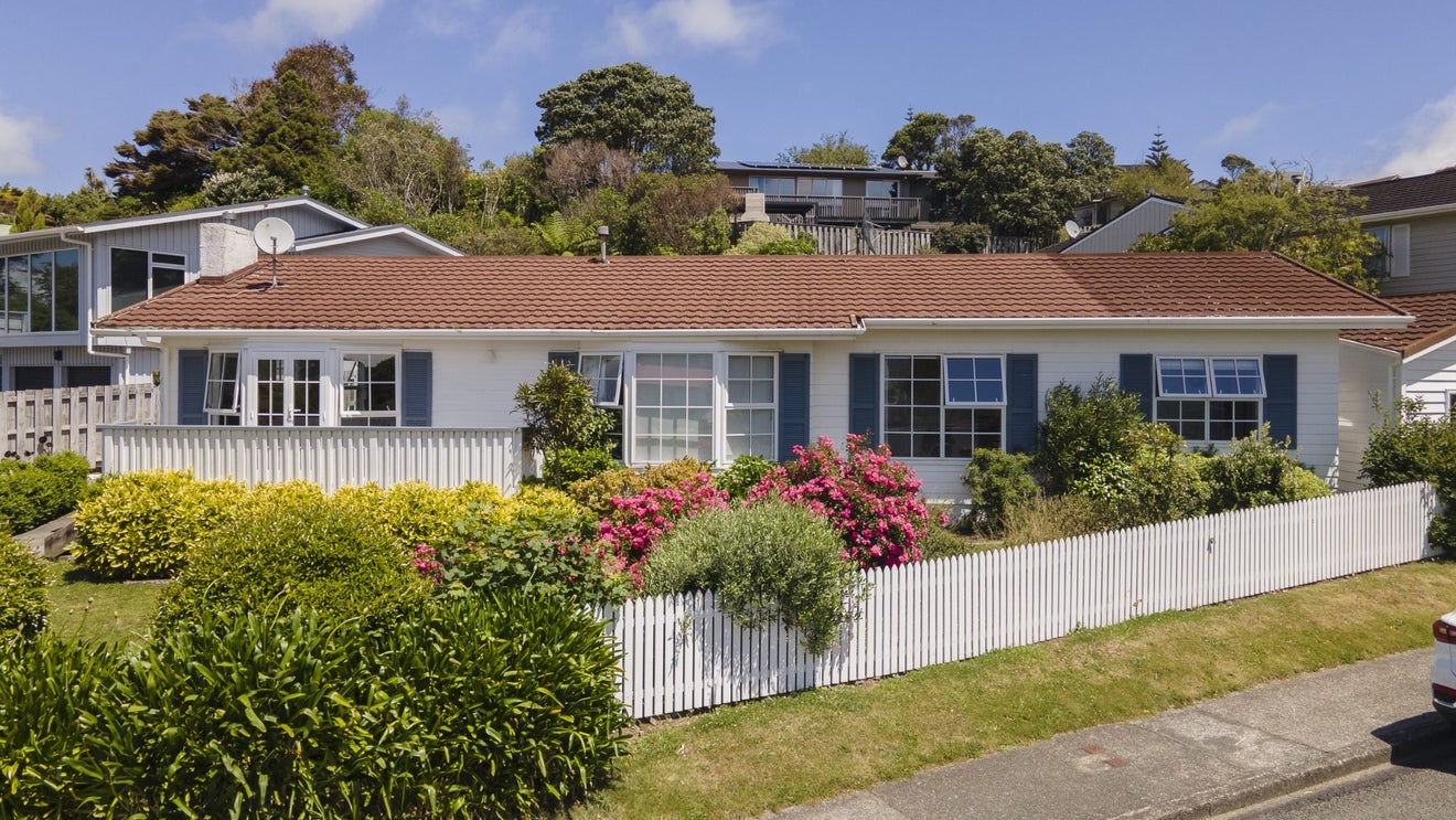 65 Churton Drive, Churton Park, Wellington - Carousel 1