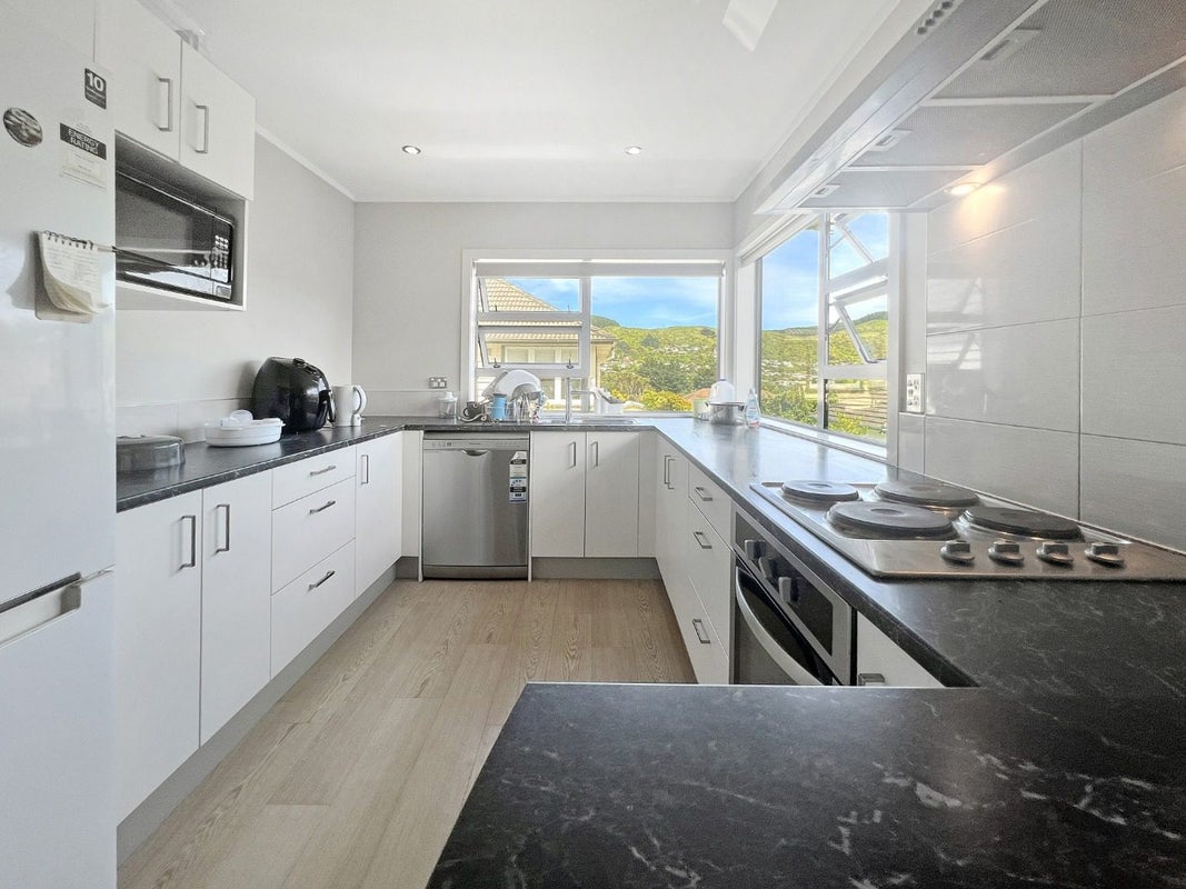 87 Taylor Terrace, Tawa, Wellington - Carousel 2