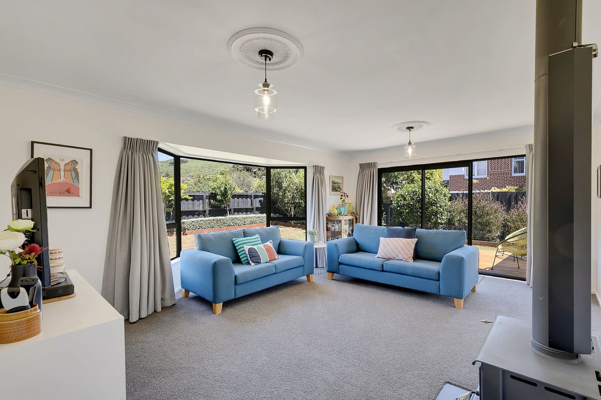 16 Larsen Crescent, Tawa, Wellington - Carousel 2