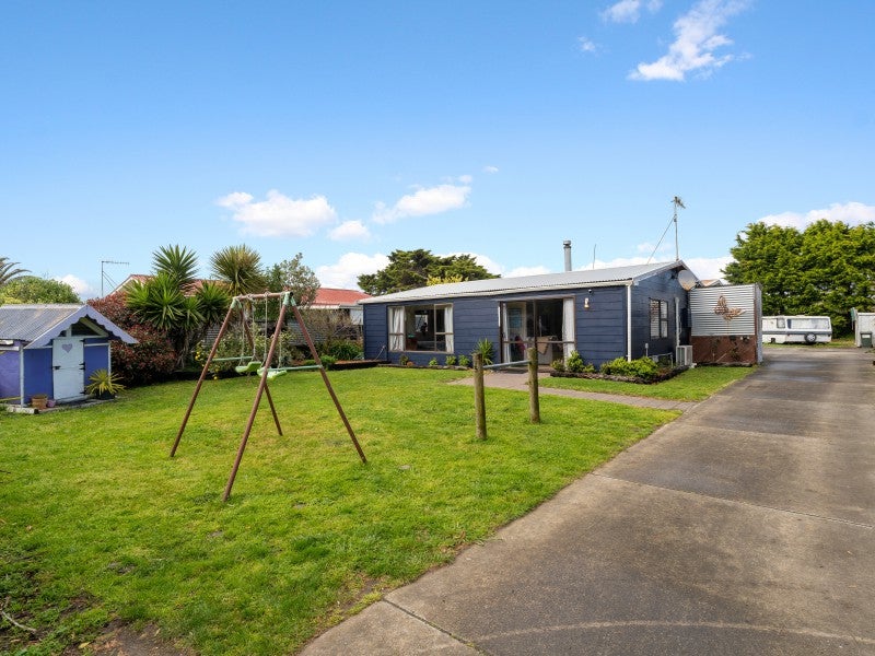 9 Kitchener Street, Te Horo Beach - Carousel 1