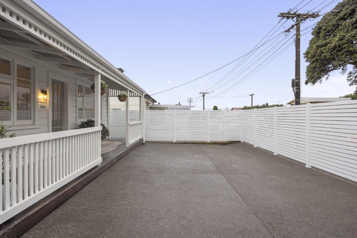 251A Courtenay Street, Strandon, New Plymouth - Carousel 16