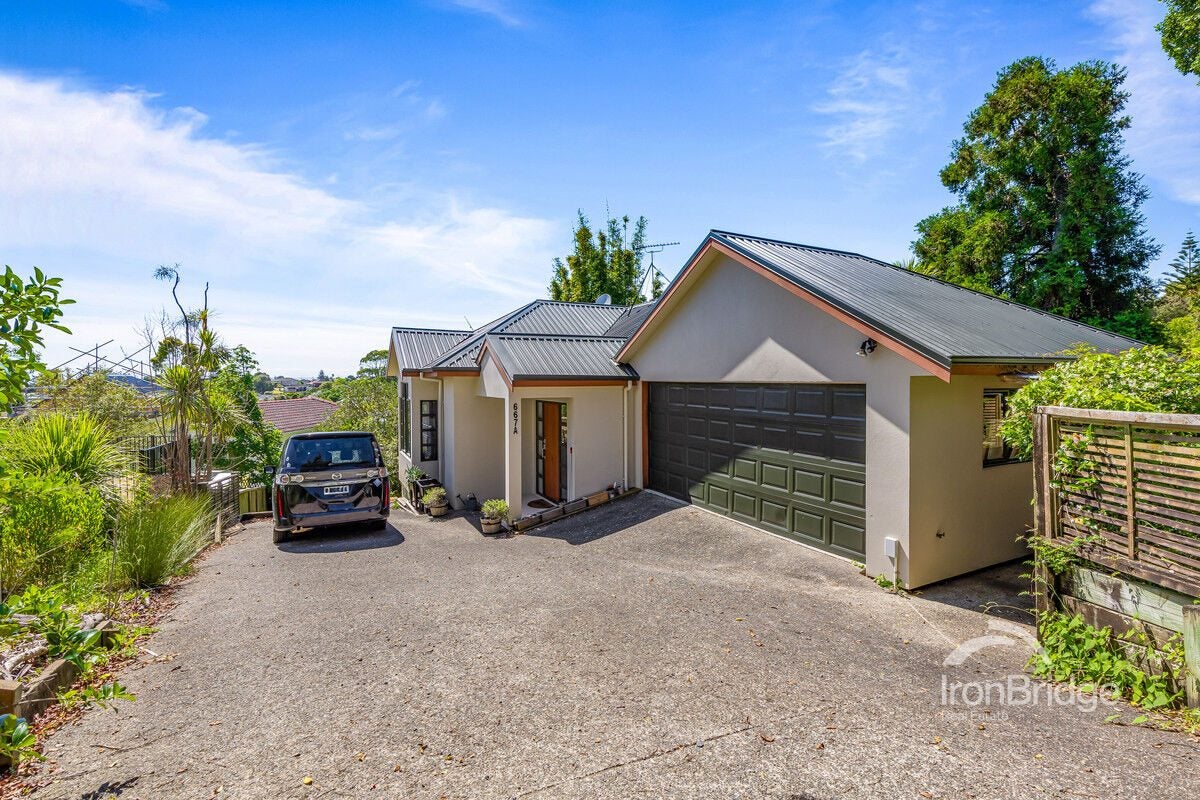 2/667 East Coast Road, Browns Bay, Auckland - Carousel 1