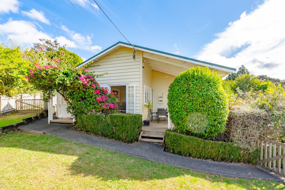 42 Mountain Road, Henderson Valley, Auckland - Carousel 1