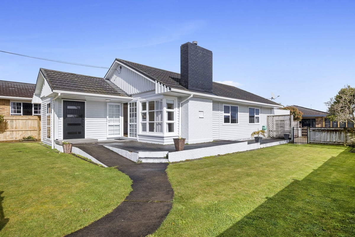 260 Mangorei Road, Merrilands, New Plymouth - Carousel 2