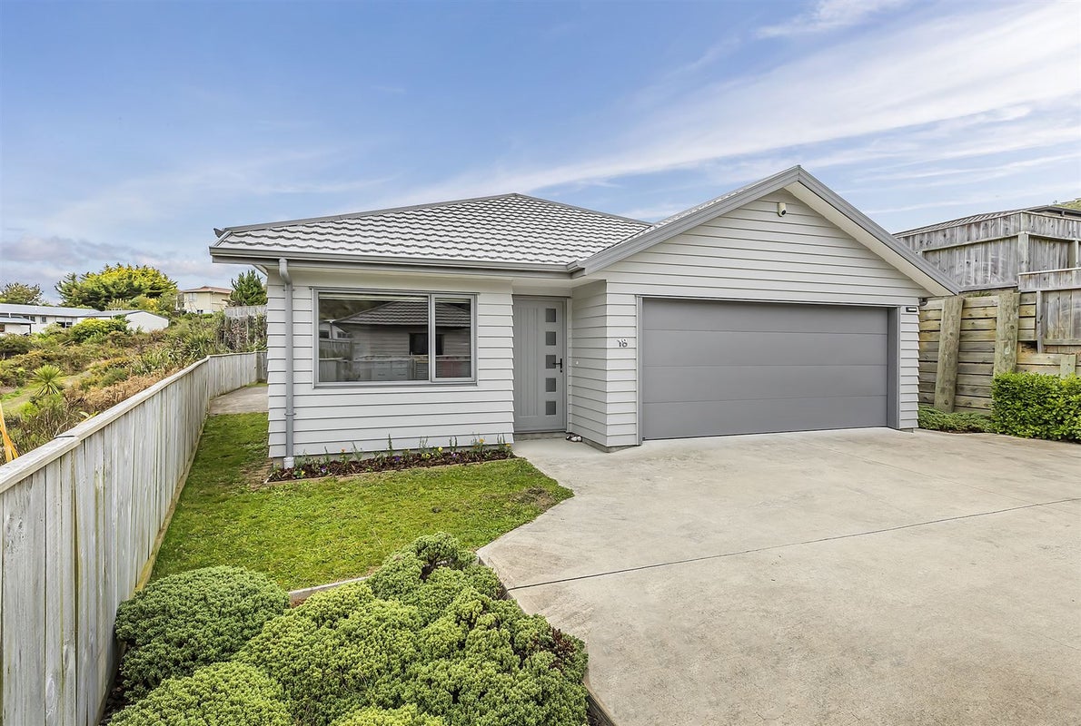18 Moonsail Drive, Whitby, Porirua - Carousel 1