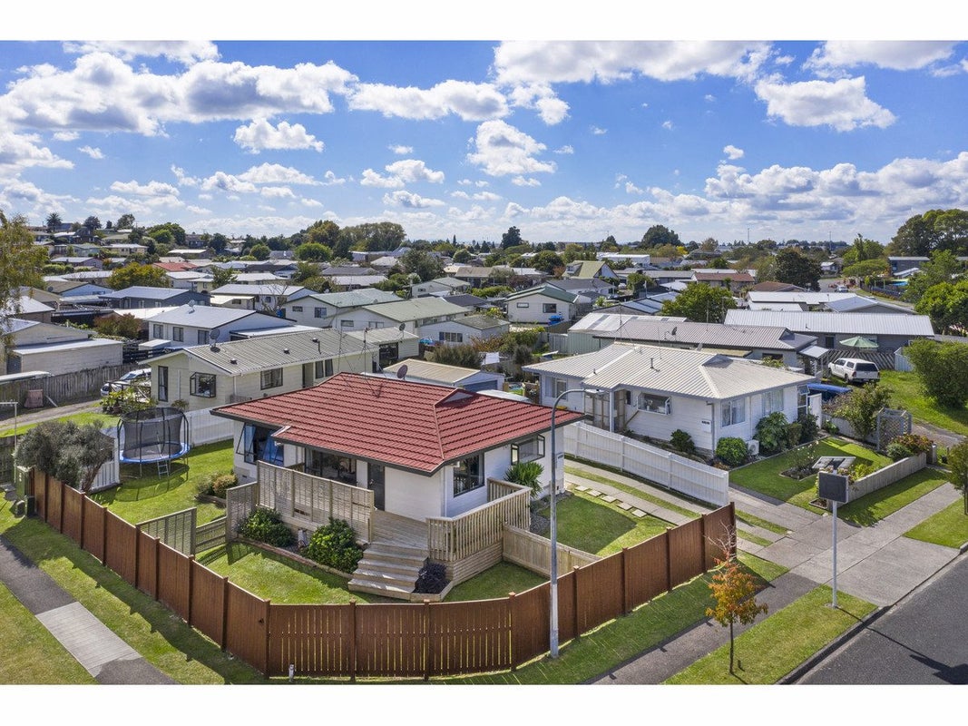 23 Lloyd Drive, Nawton, Hamilton - Carousel 2