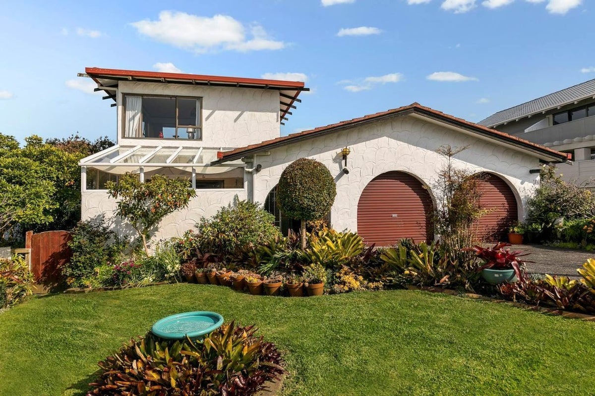 258 Glamorgan Drive, Northcross, Auckland - Carousel 2