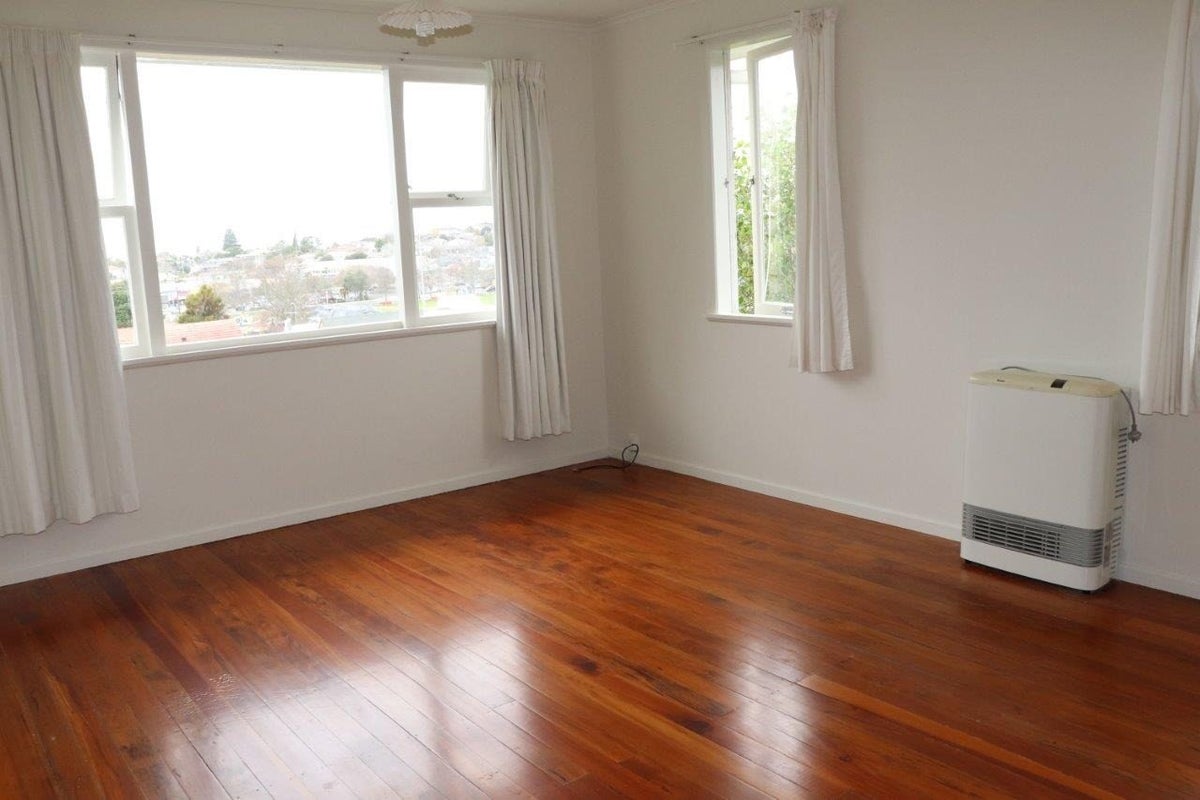 38 Potter Avenue, Northcote, Auckland - Carousel 1