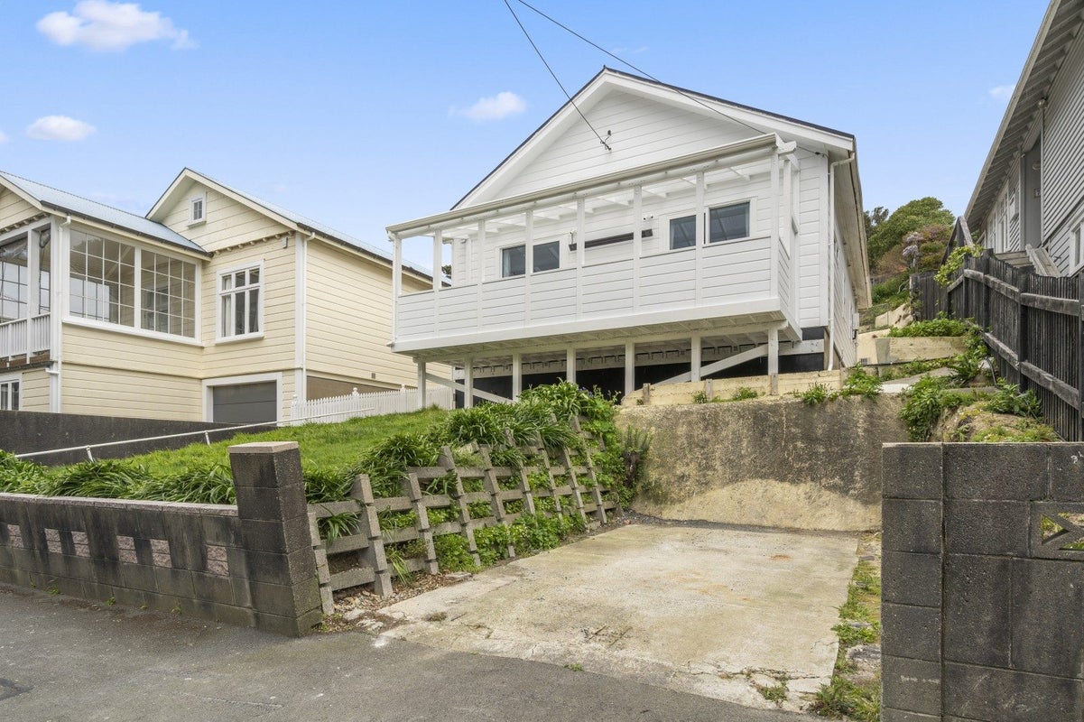 5 Arawa Road, Hataitai, Wellington - Carousel 1