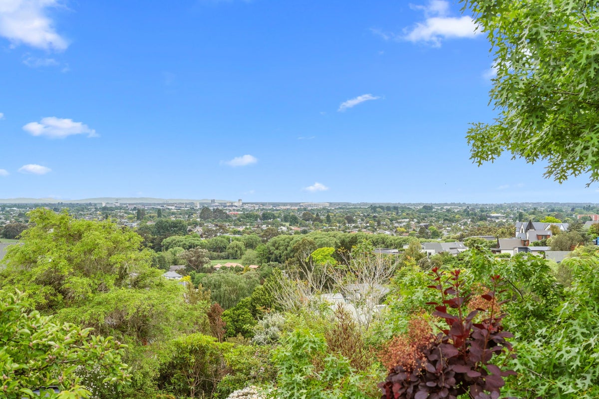 53 Woodside Common, Westmorland, Christchurch - Carousel 50