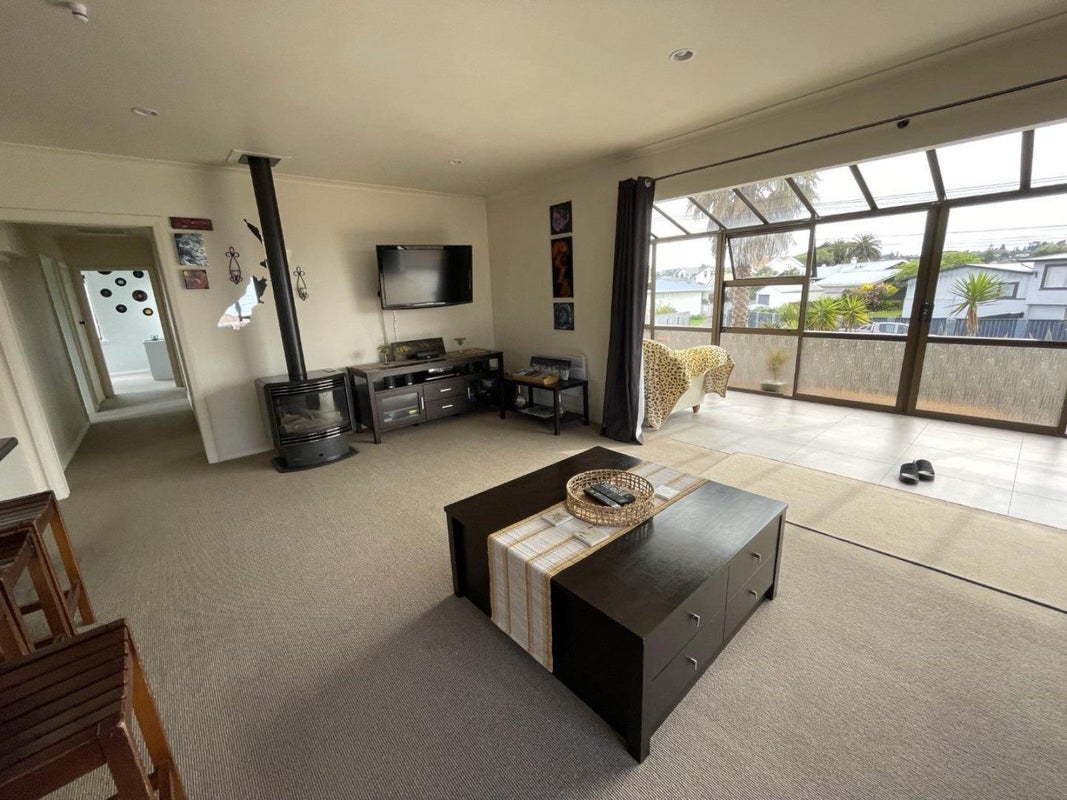 15 Fitzherbert Avenue, Springvale, Whanganui - Carousel 2