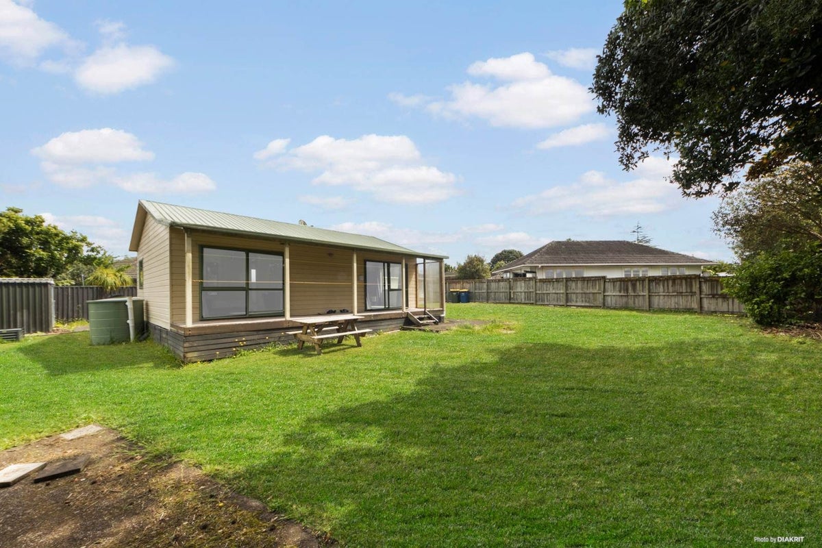 9 Kervil Avenue, Te Atatu Peninsula, Auckland - Carousel 2