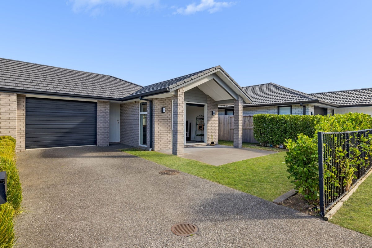 19 FONTANA STREET - Carousel 1