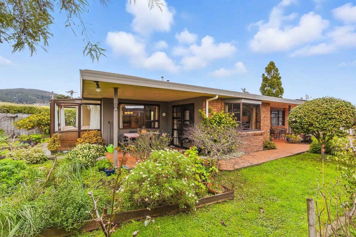 48 Kapiti Road, Paraparaumu, Paraparaumu - Carousel 2