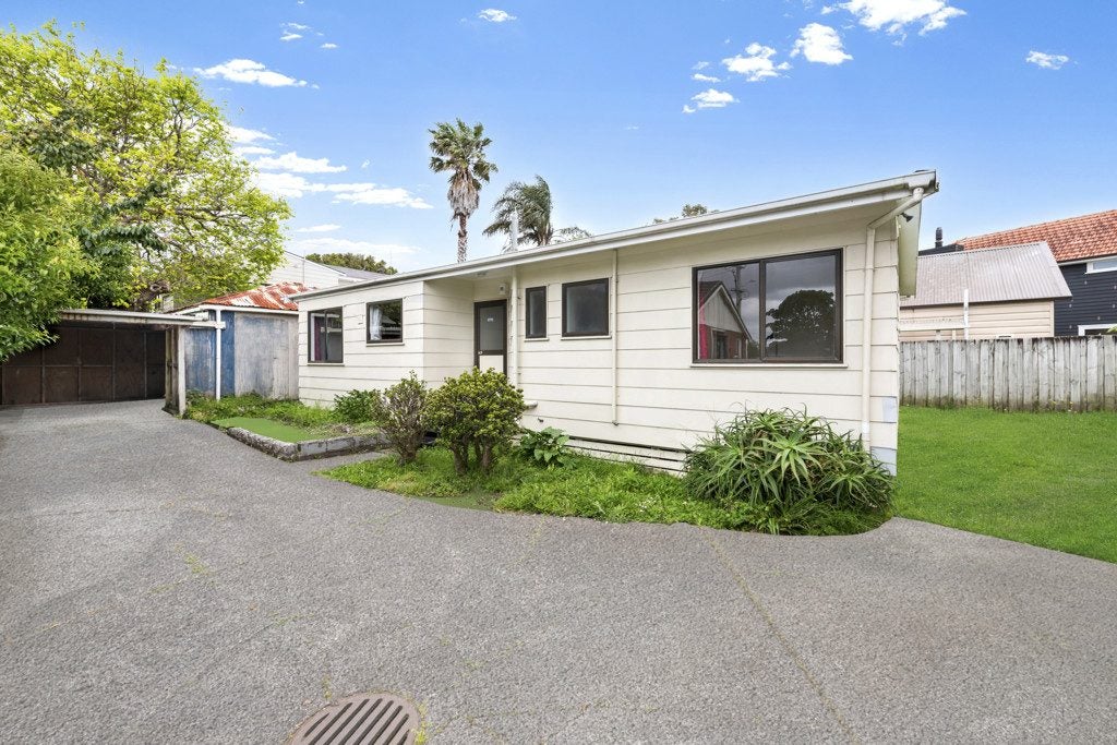 1/1 Miller Road, Mangere Bridge, Auckland - Carousel 1