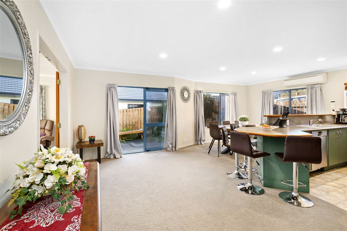 13 Nether Green Crescent, Johnsonville, Wellington - Carousel 2
