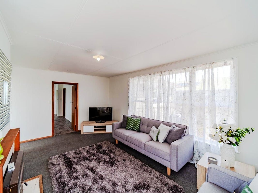 12 Constable Crescent, Onekawa, Napier - Carousel 2