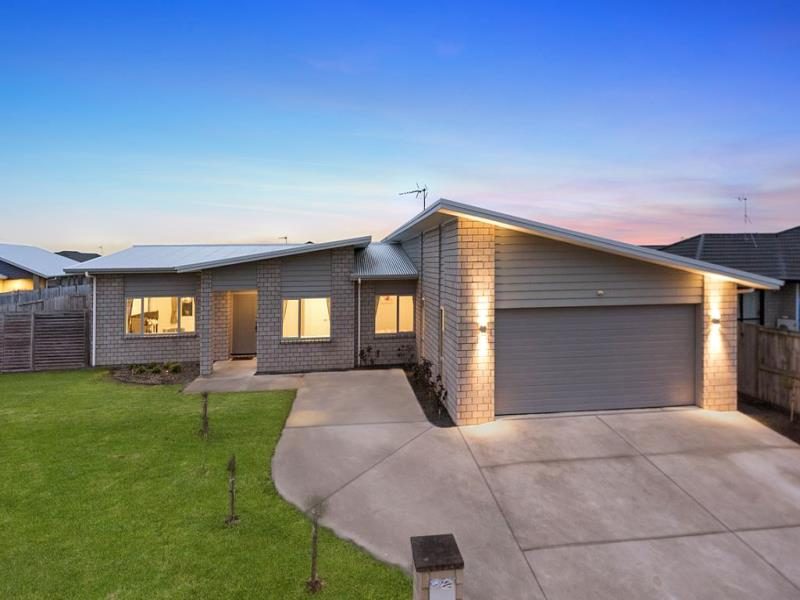 16 Piwakawaka Court, Rototuna North, Hamilton - Carousel 1