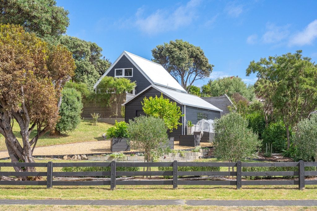 33 William Street, Waikanae Beach, Waikanae - Carousel 2