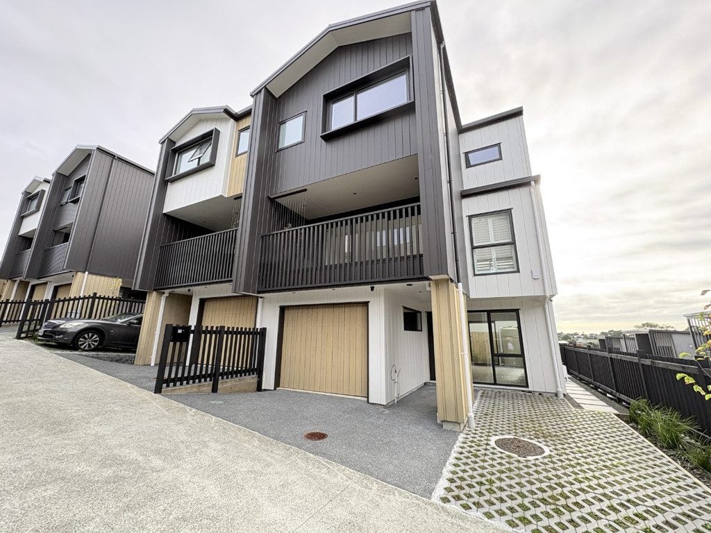 15 Monstedt Terrace, Windsor Park, Auckland - Carousel 2