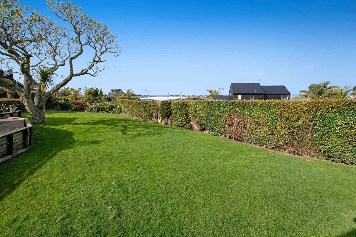211 Hibiscus Coast Highway, Red Beach, Whangaparaoa - Carousel 2