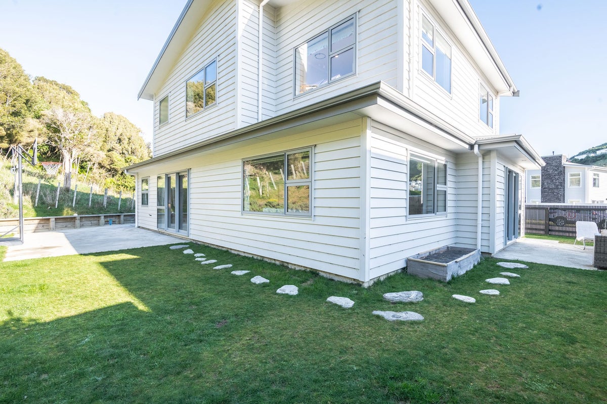 13 Farnworth Tce, Churton Park, Wellington - Carousel 43