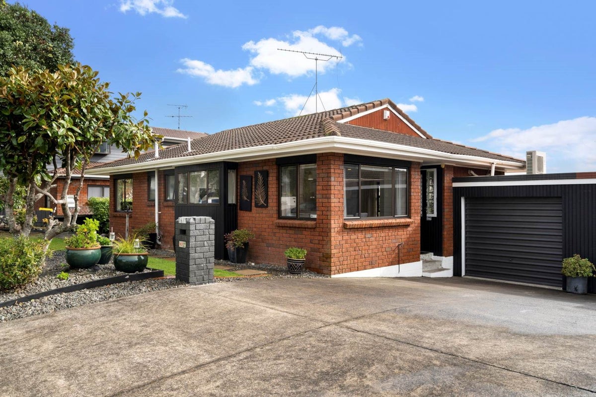 16A Petrel Place, Massey, Auckland - Carousel 1