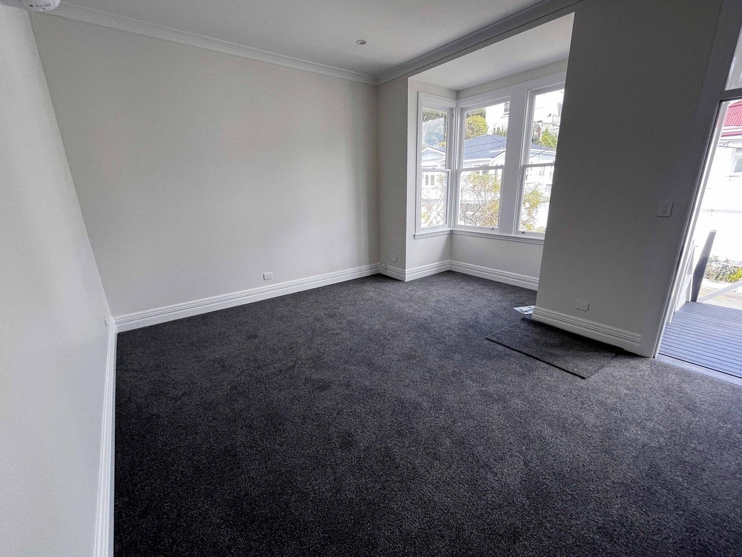 7 Rixon Grove, Mount Victoria, Wellington - Carousel 2