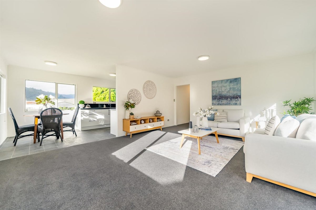2A HASTINGS GR, ARAKURA, WAINUIOMATA - Carousel 2