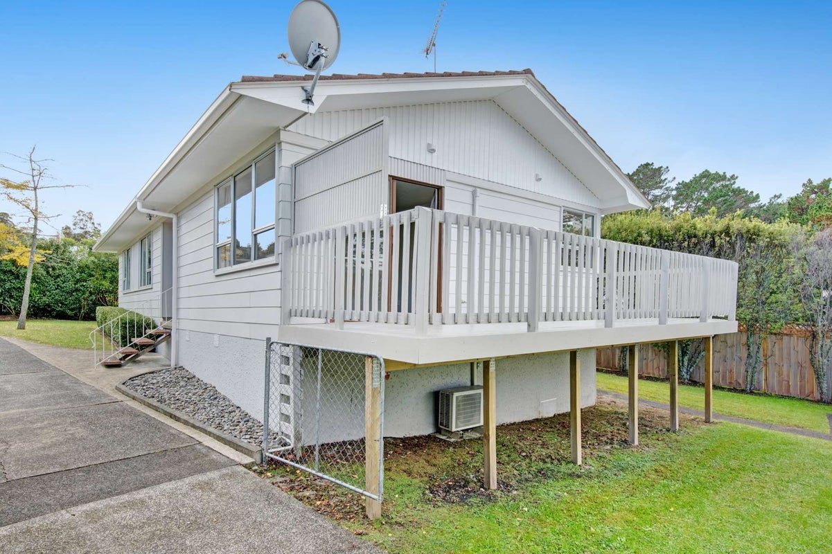 18 Regency Place, Sunnynook, Auckland - Carousel 1