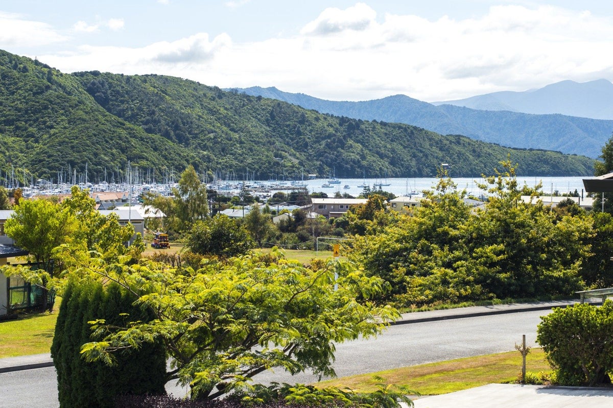1 Matai Place, Waikawa, Picton - Carousel 2