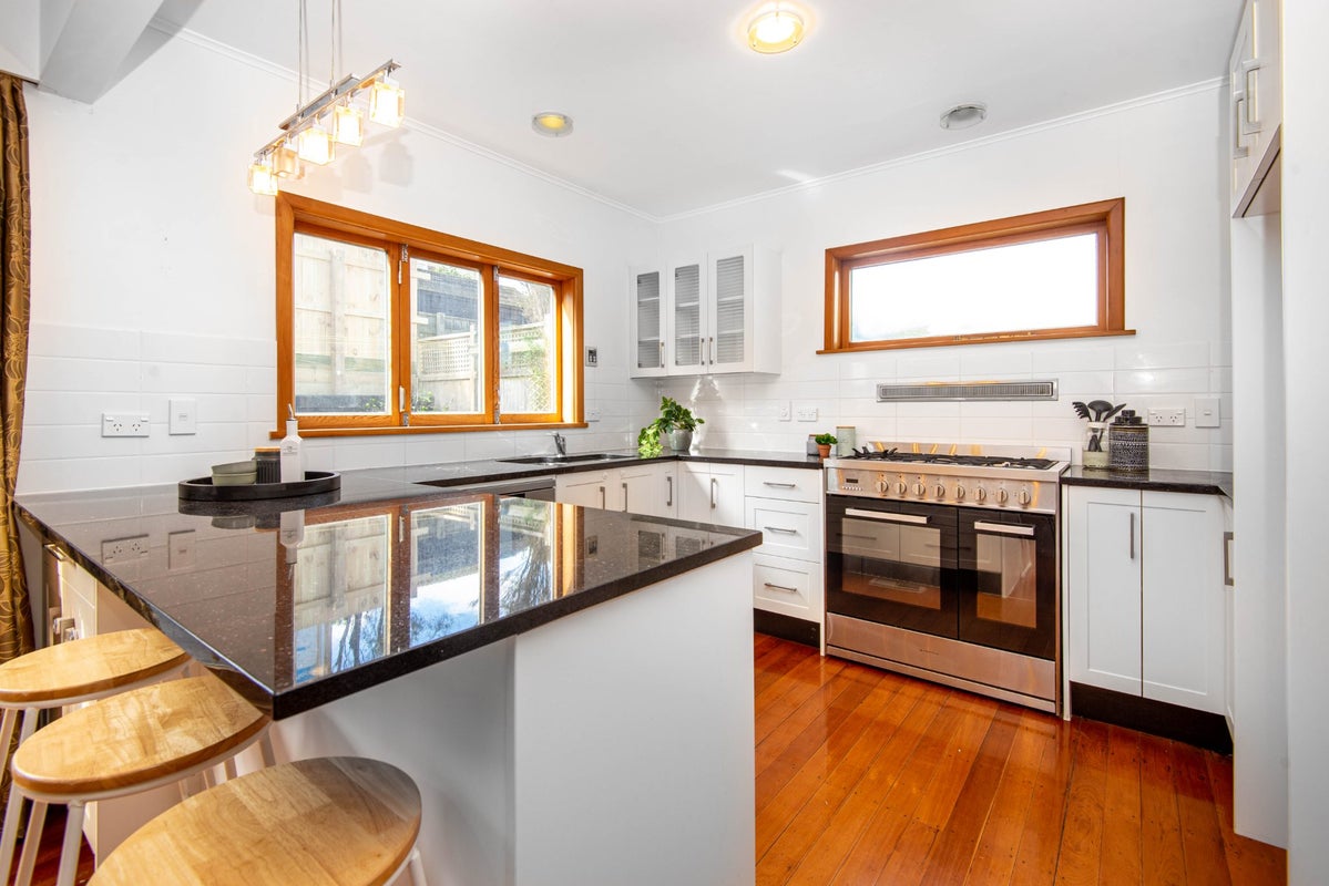 41 Donald Street, Karori, Wellington - Carousel 1