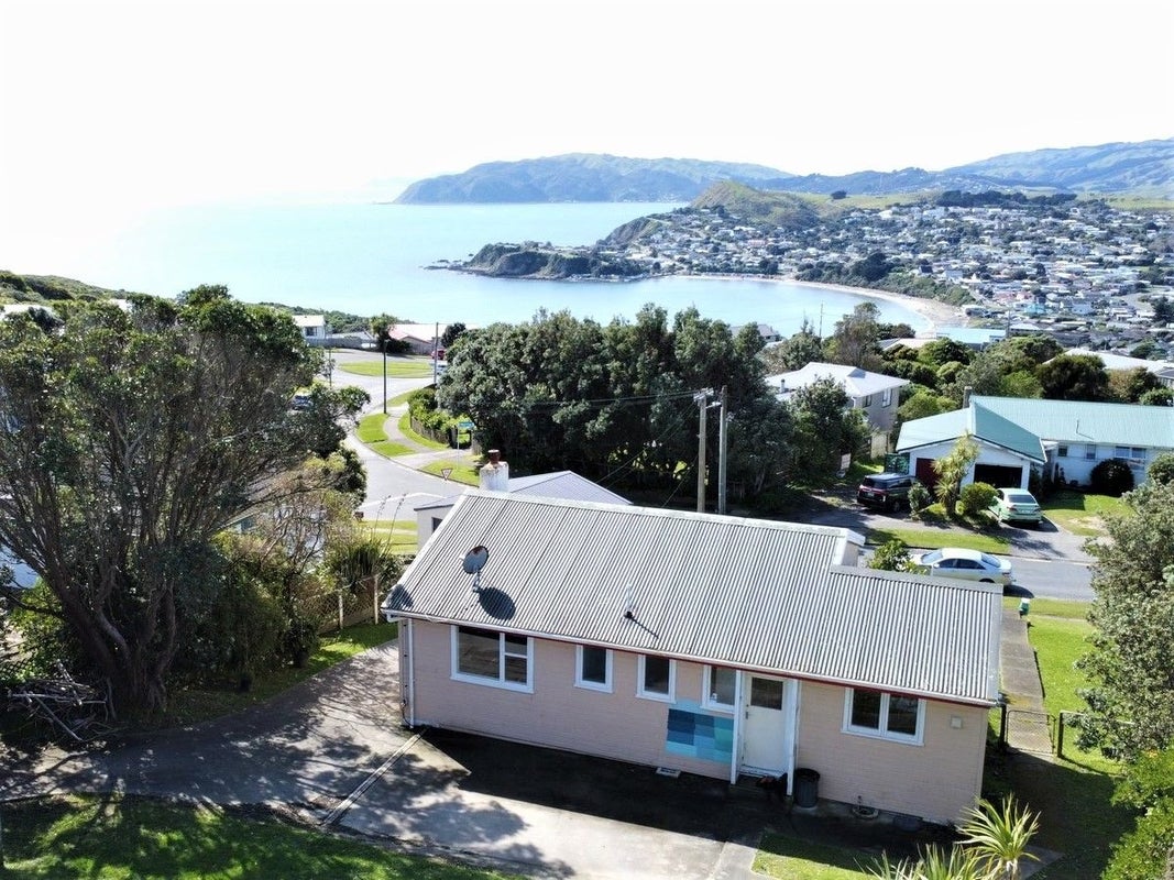 43 Hiwi Crescent, Titahi Bay, Porirua - Carousel 2