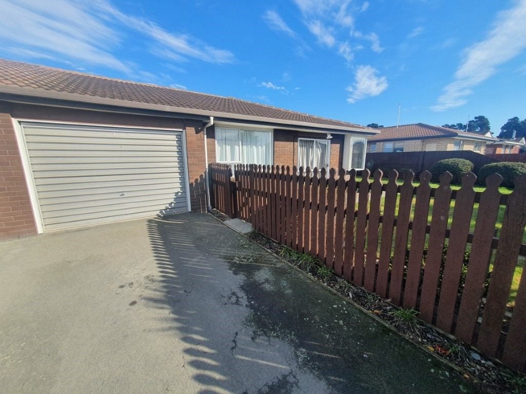 2/1 Glenbyre Place, Bromley, Christchurch - Carousel 1